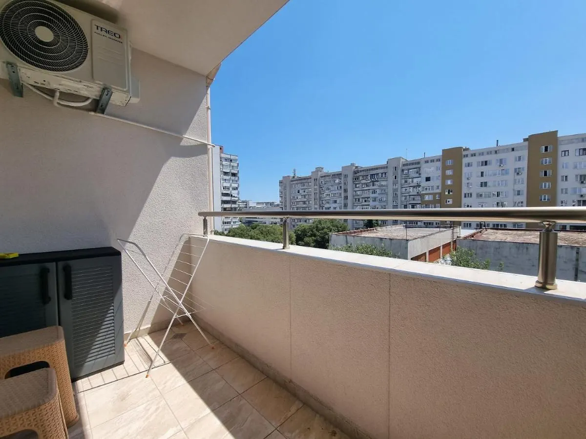 Shining Bright Apartment In بورغاس