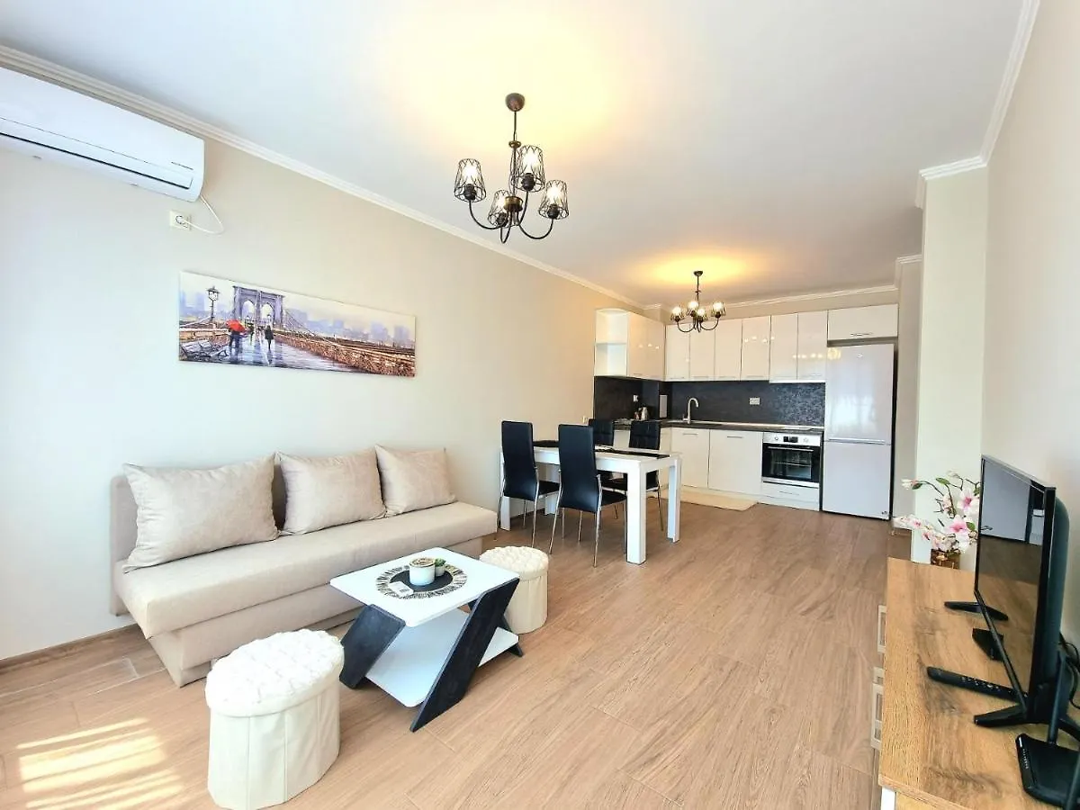 Shining Bright Apartment In بورغاس